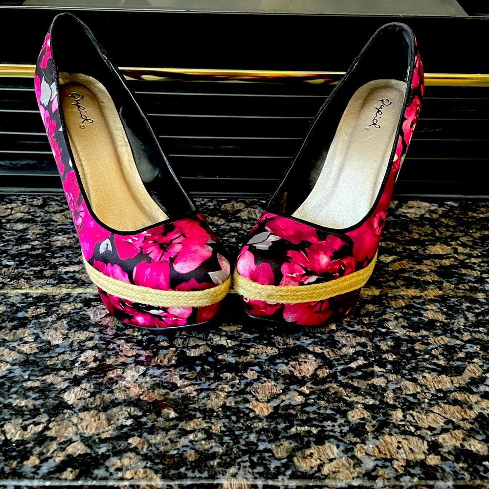 Qupid floral platforms